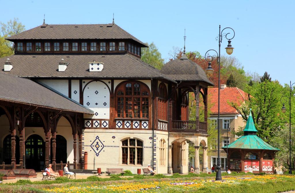 Hotel Camelot Щавно-Здруй Экстерьер фото