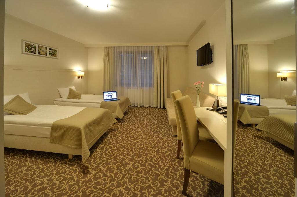Hotel Camelot Щавно-Здруй Экстерьер фото
